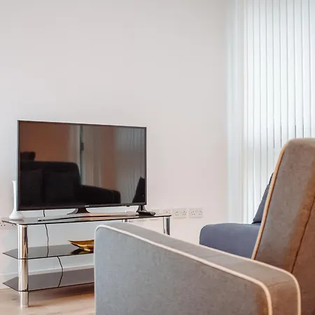 & Spacious, Sleeps 8, Perfect For Groups Apartment