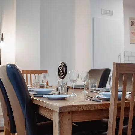 & Spacious, Sleeps 8, Perfect For Groups Apartment Leeds (West Yorkshire)