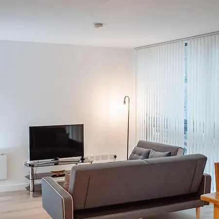 & Spacious, Sleeps 8, Perfect For Groups Apartment