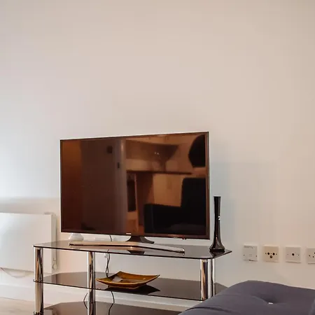 Apartment & Spacious, Sleeps 8, Perfect For Groups