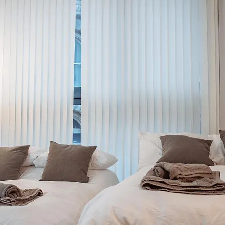 & Spacious, Sleeps 8, Perfect For Groups Apartment Leeds (West Yorkshire)